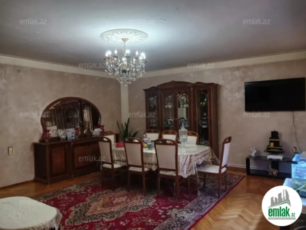 Satılır 4 otaqlı köhnə tikili 115 m²