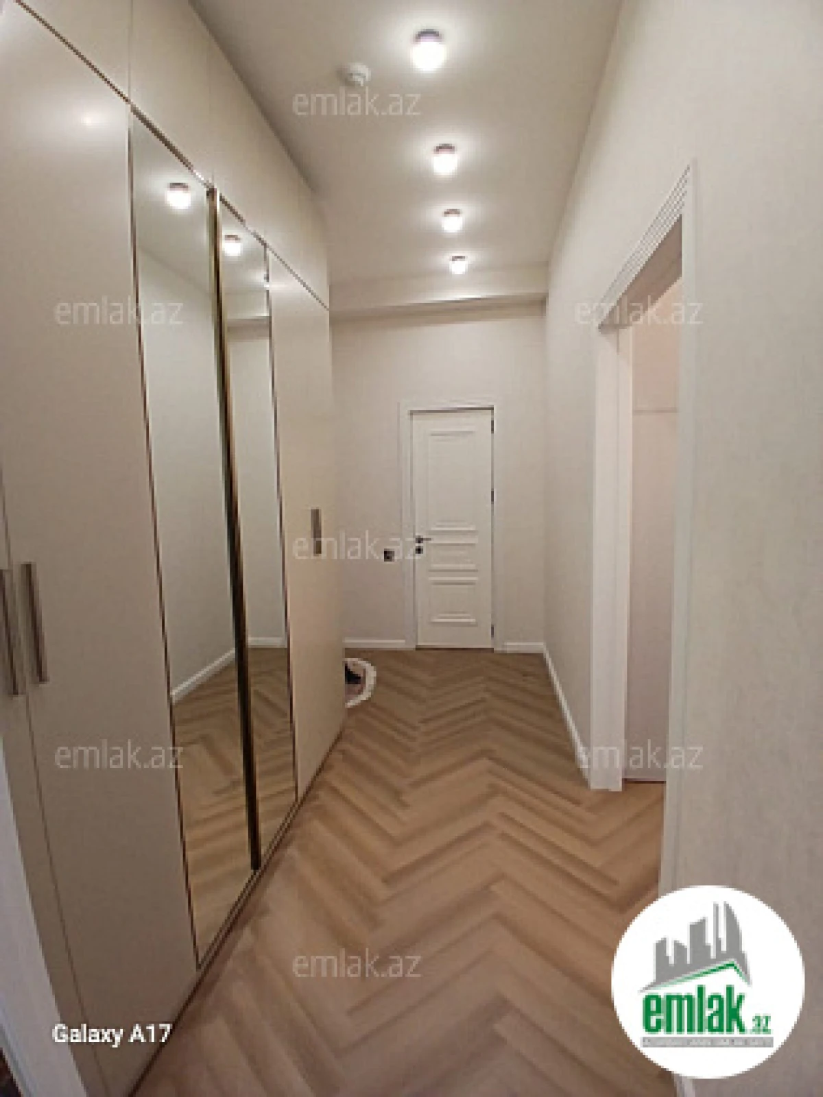 Satılır 3 otaqlı yeni tikili 75 m²