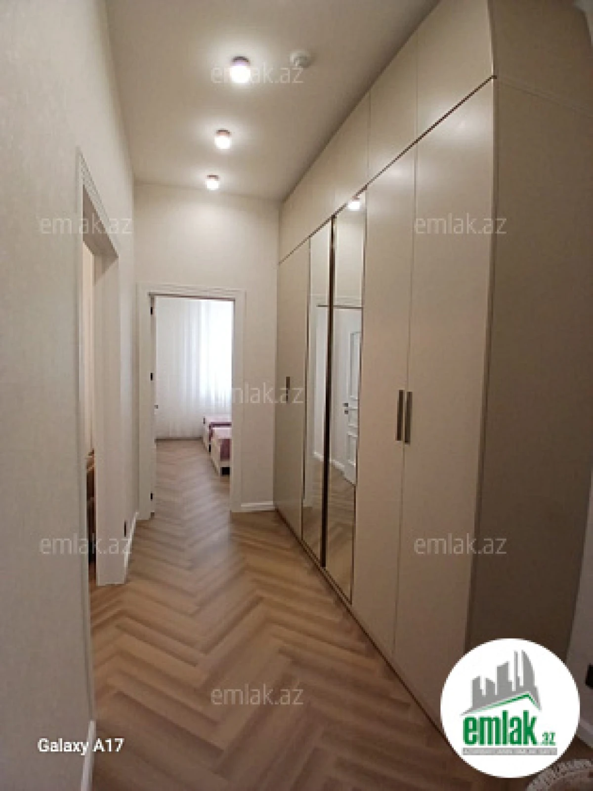 Satılır 3 otaqlı yeni tikili 75 m²