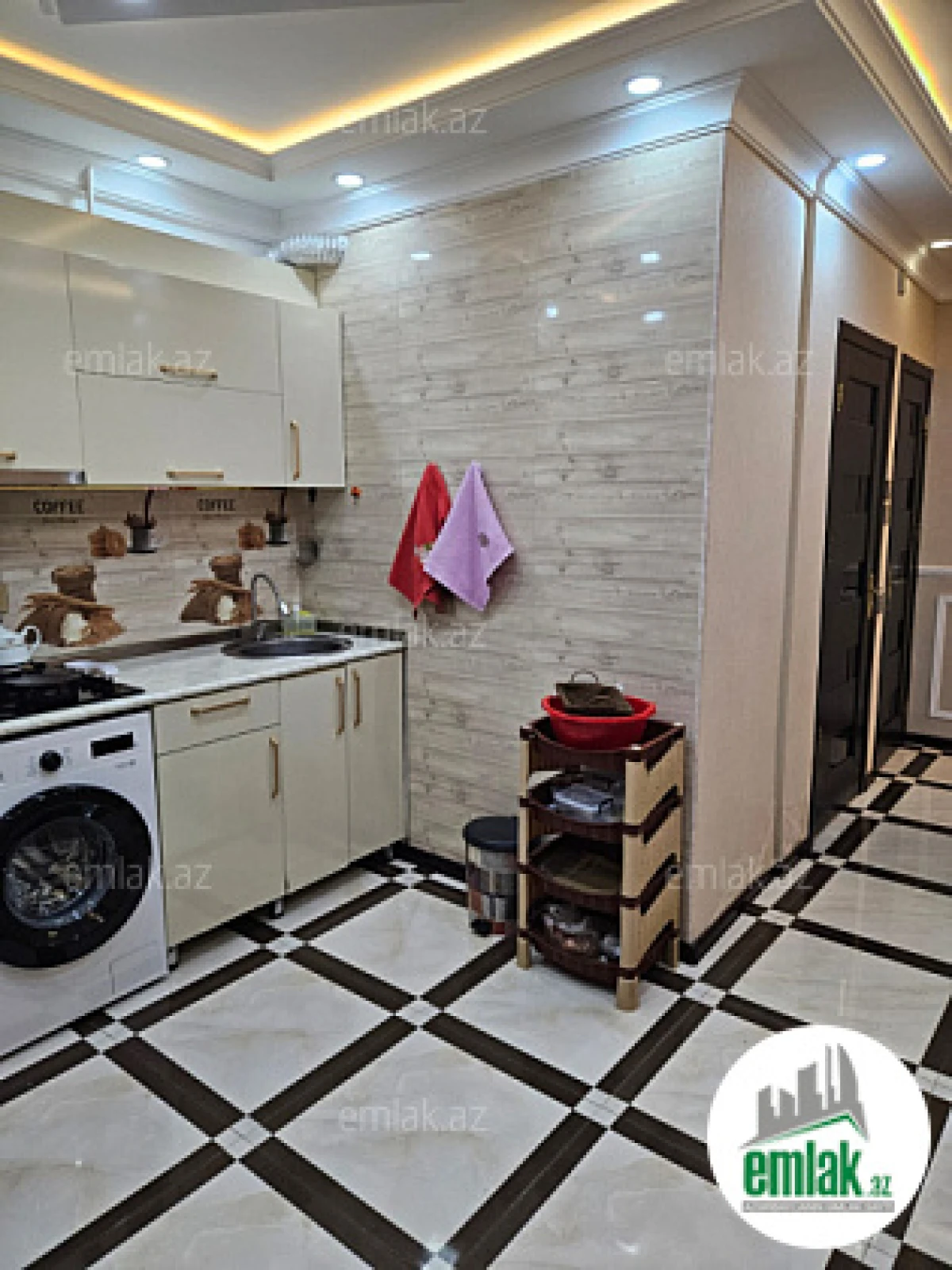 Satılır 3 otaqlı köhnə tikili 80 m²
