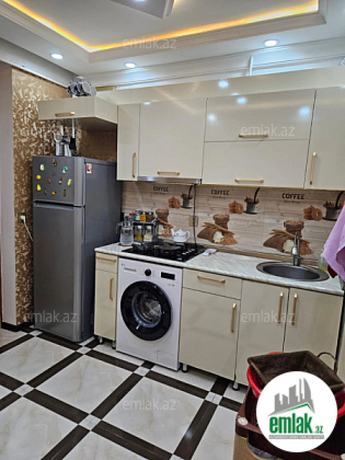 Satılır 3 otaqlı köhnə tikili 80 m²
