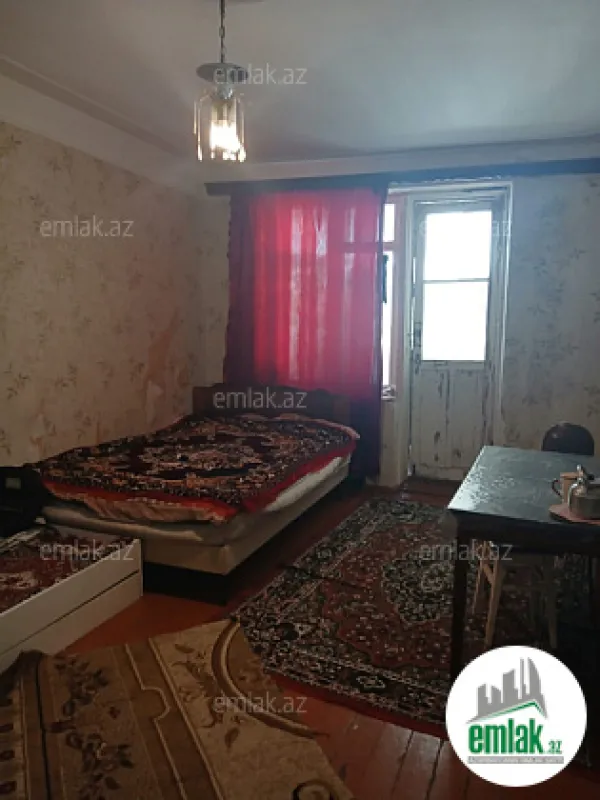 Satılır 1 otaqlı köhnə tikili 36 m²