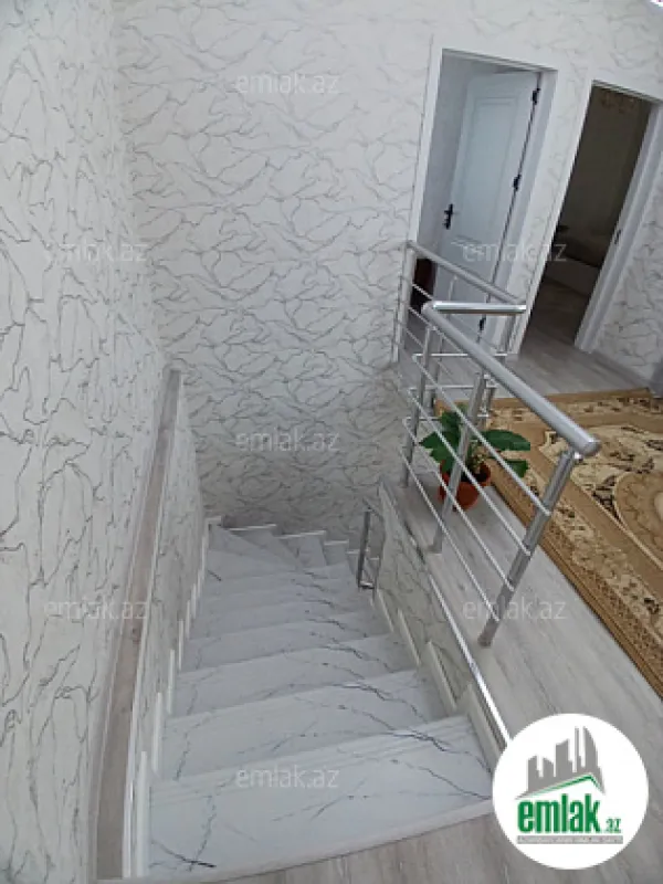 Satılır 4 otaqlı həyət evi 105 m²