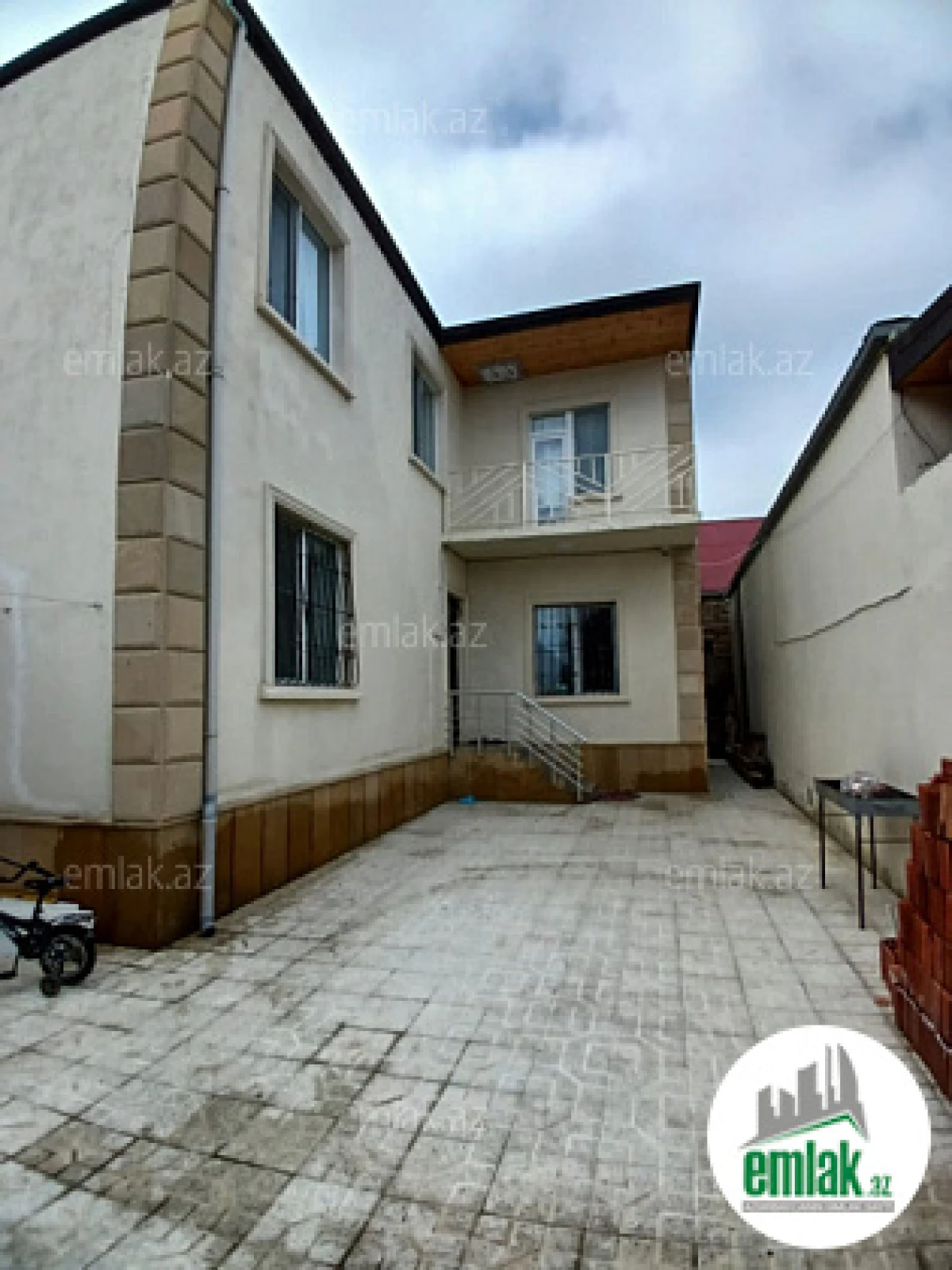 Satılır 4 otaqlı həyət evi 105 m²