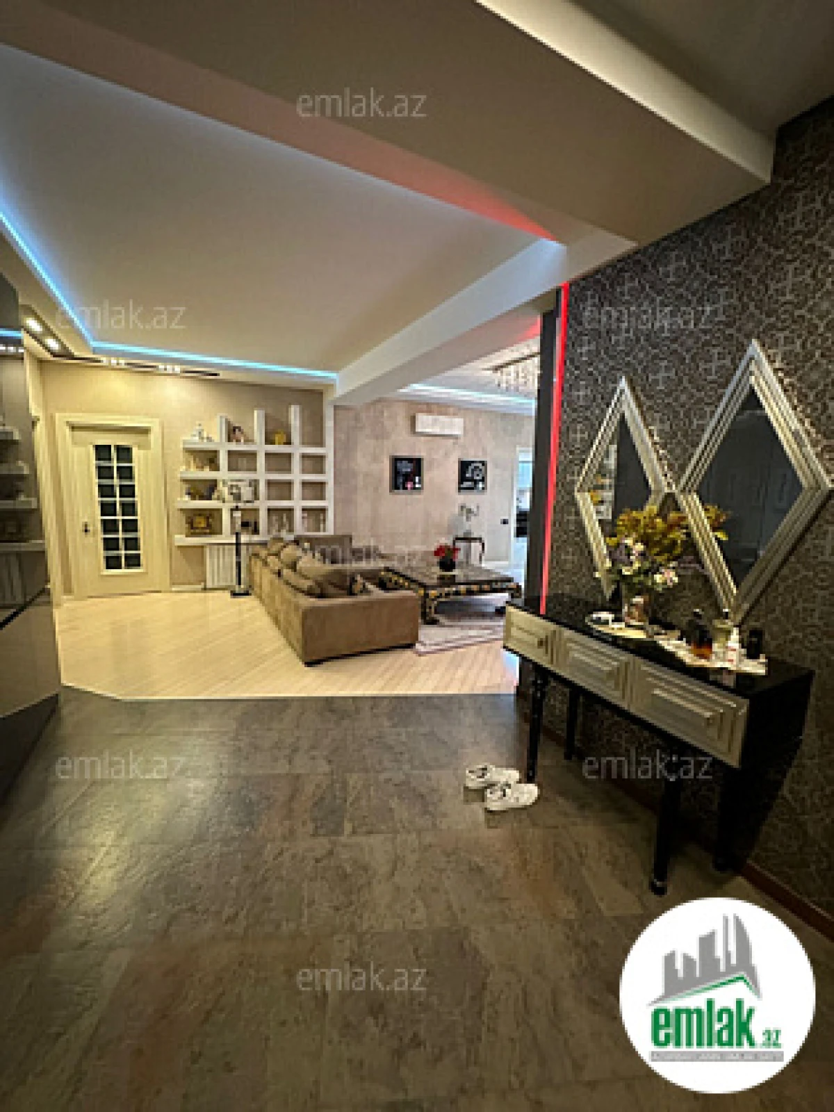 Satılır 4 otaqlı yeni tikili 250.5 m²