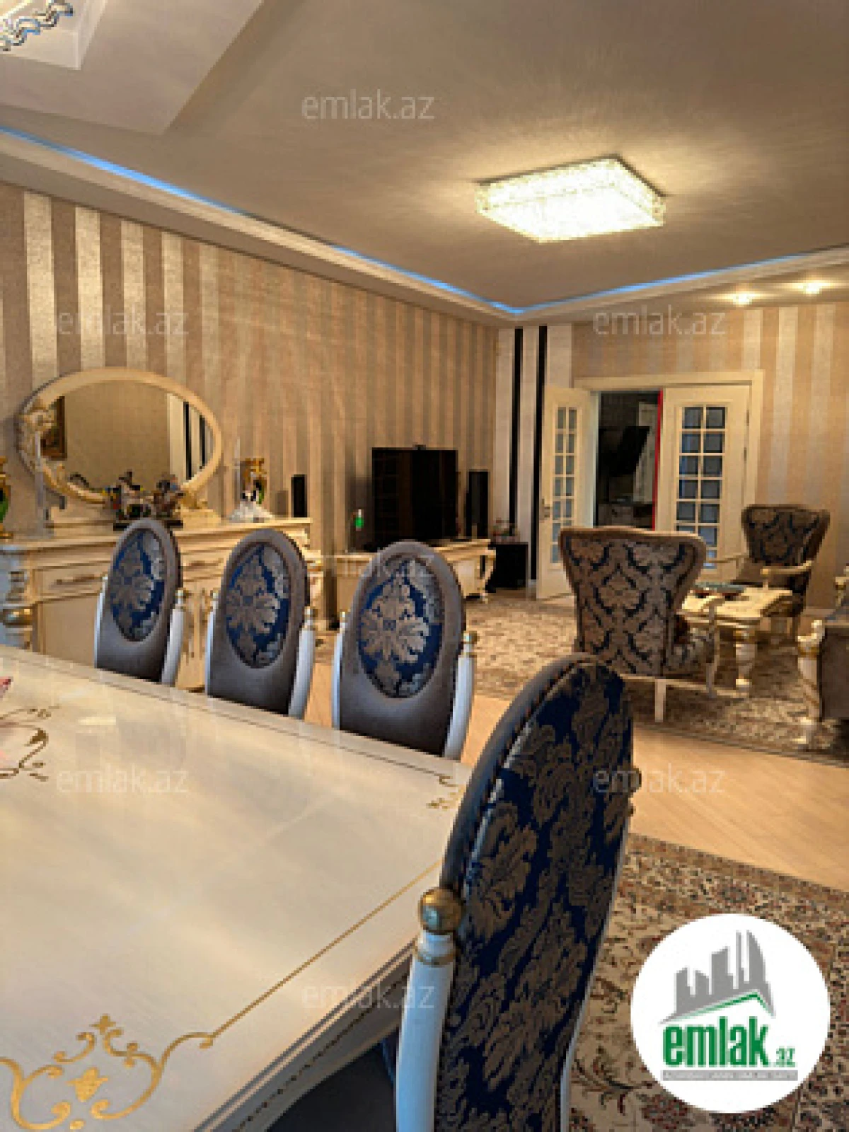 Satılır 4 otaqlı yeni tikili 250.5 m²