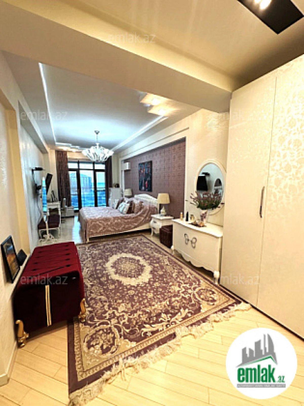 Satılır 4 otaqlı yeni tikili 250.5 m²