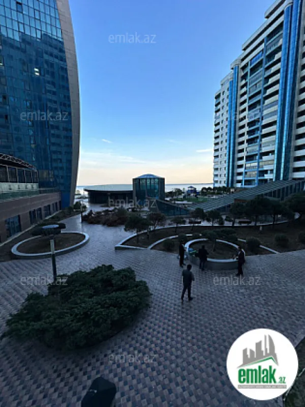 Satılır 4 otaqlı yeni tikili 250.5 m²