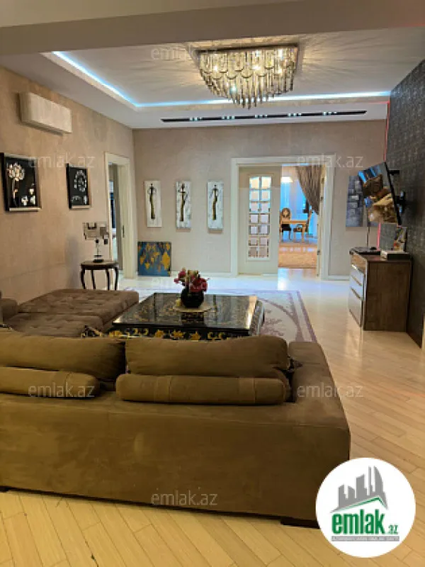 Satılır 4 otaqlı yeni tikili 250.5 m²