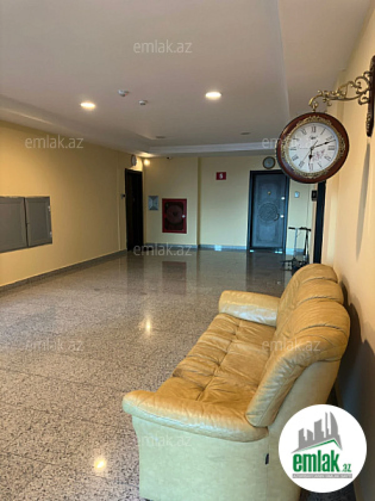 Satılır 4 otaqlı yeni tikili 250.5 m²