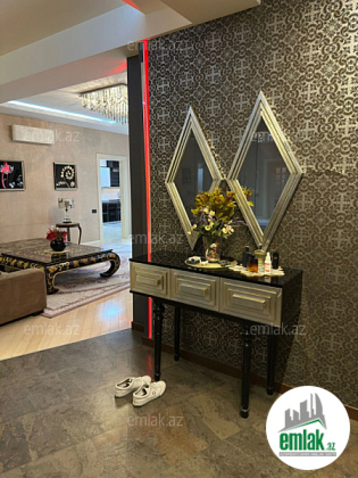 Satılır 4 otaqlı yeni tikili 250.5 m²