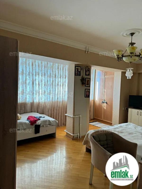 Satılır 3 otaqlı köhnə tikili 110 m²