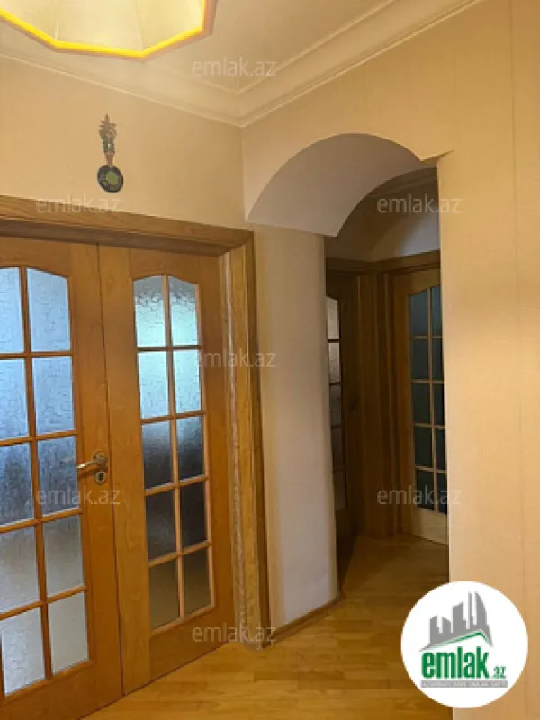 Satılır 3 otaqlı köhnə tikili 110 m²