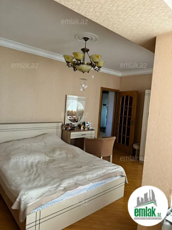 Satılır 3 otaqlı köhnə tikili 110 m²