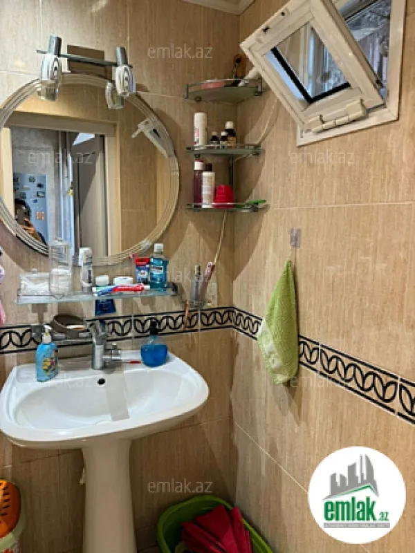 Satılır 3 otaqlı köhnə tikili 110 m²