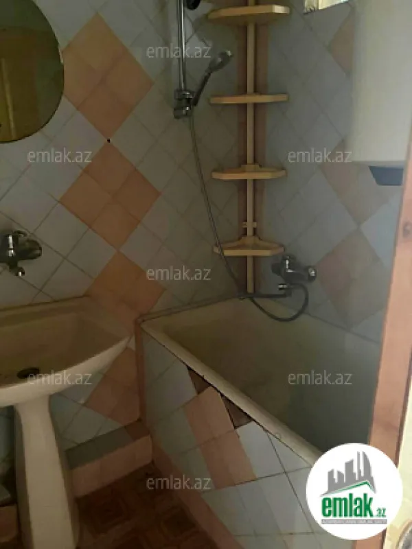 Satılır 3 otaqlı köhnə tikili 80 m²