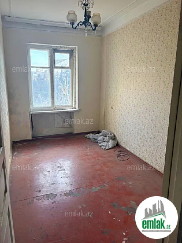 Satılır 3 otaqlı köhnə tikili 80 m²