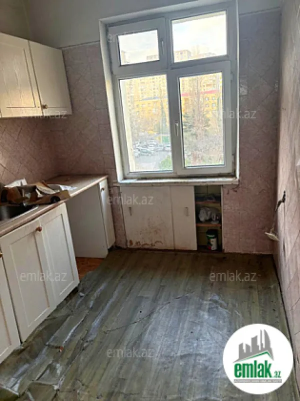 Satılır 3 otaqlı köhnə tikili 80 m²