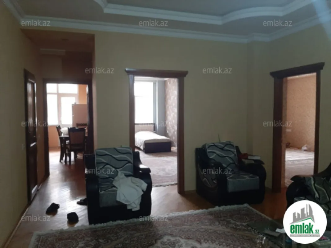 Satılır 4 otaqlı köhnə tikili 150 m²