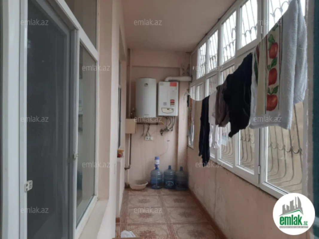 Satılır 4 otaqlı köhnə tikili 150 m²