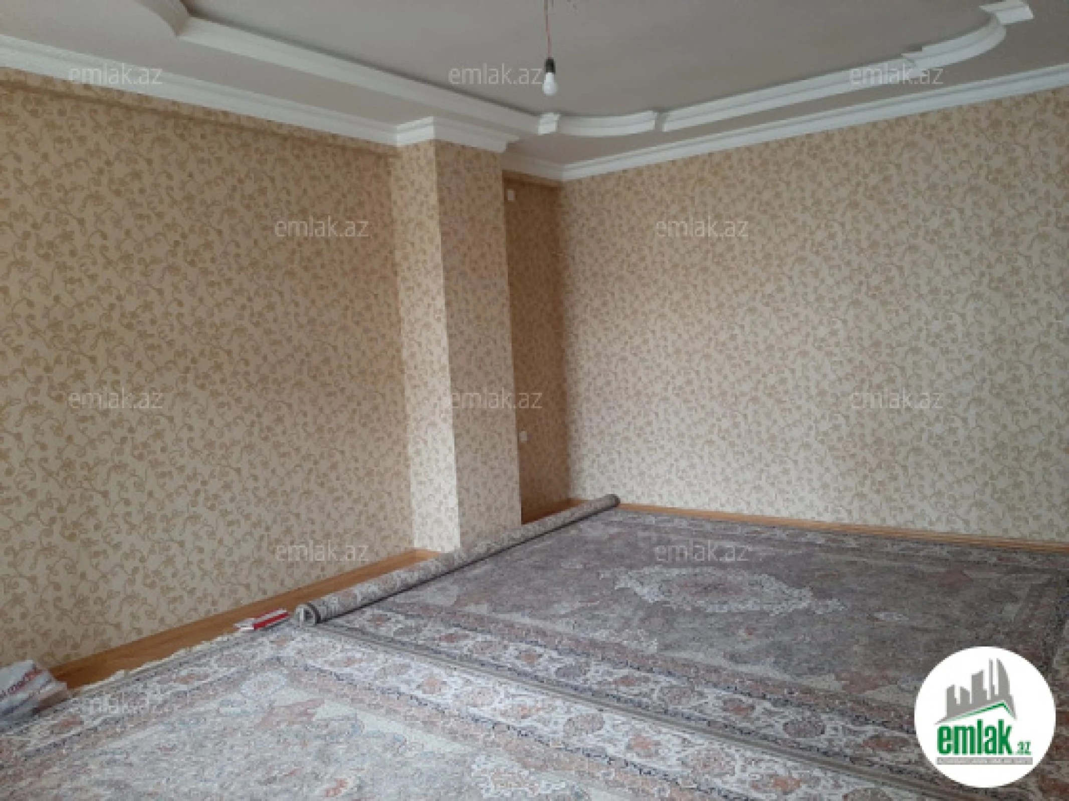 Satılır 4 otaqlı köhnə tikili 150 m²