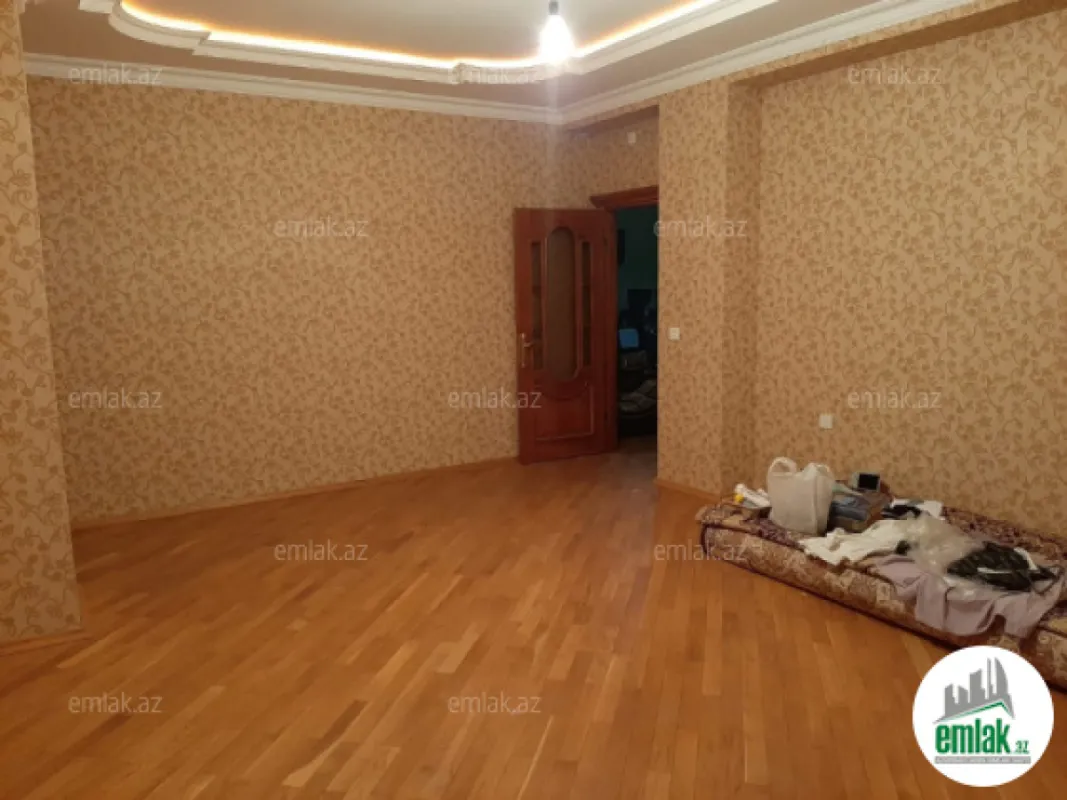 Satılır 4 otaqlı köhnə tikili 150 m²