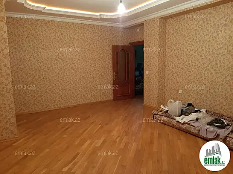 Satılır 4 otaqlı köhnə tikili 150 m²