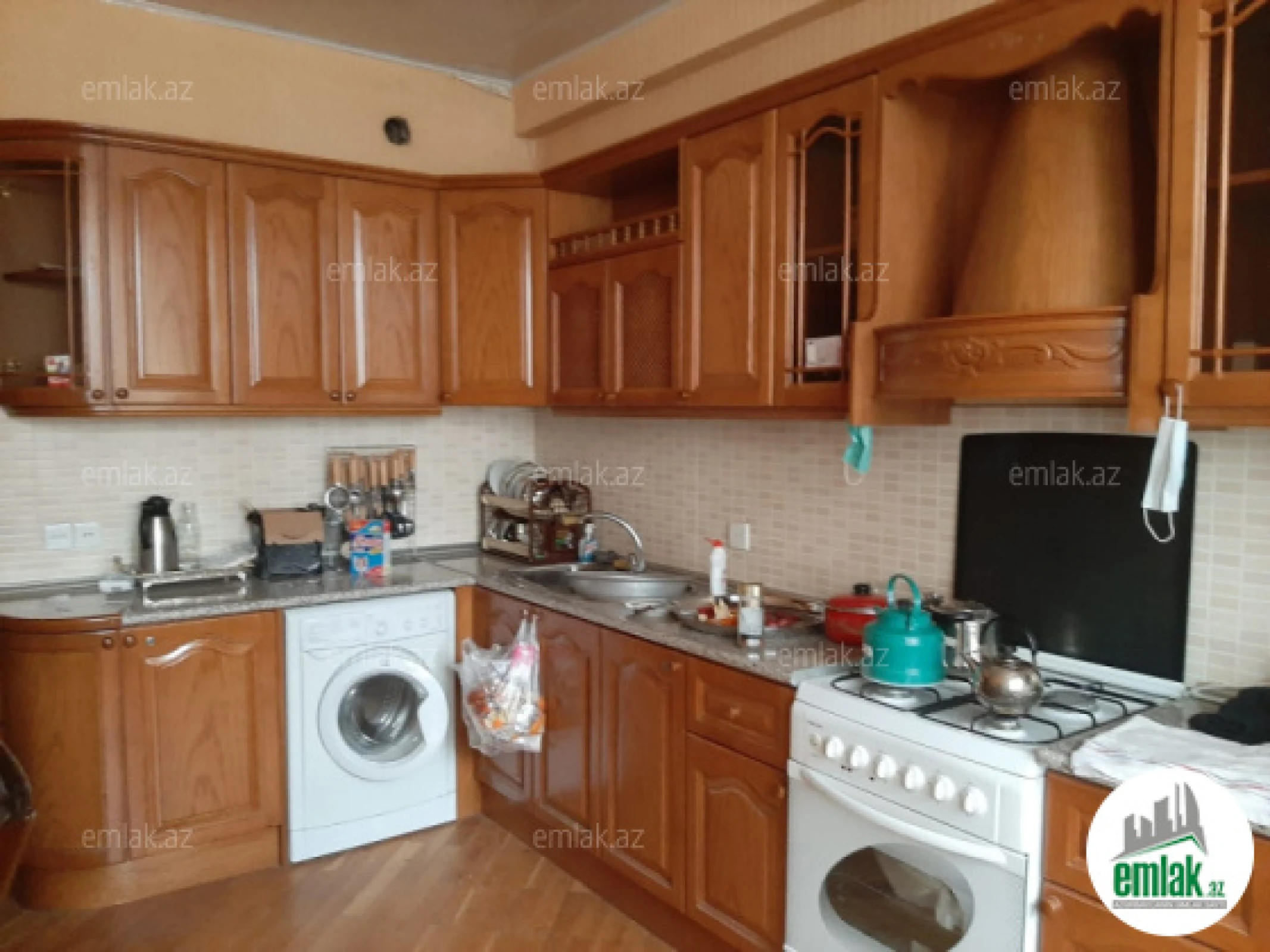 Satılır 4 otaqlı köhnə tikili 150 m²