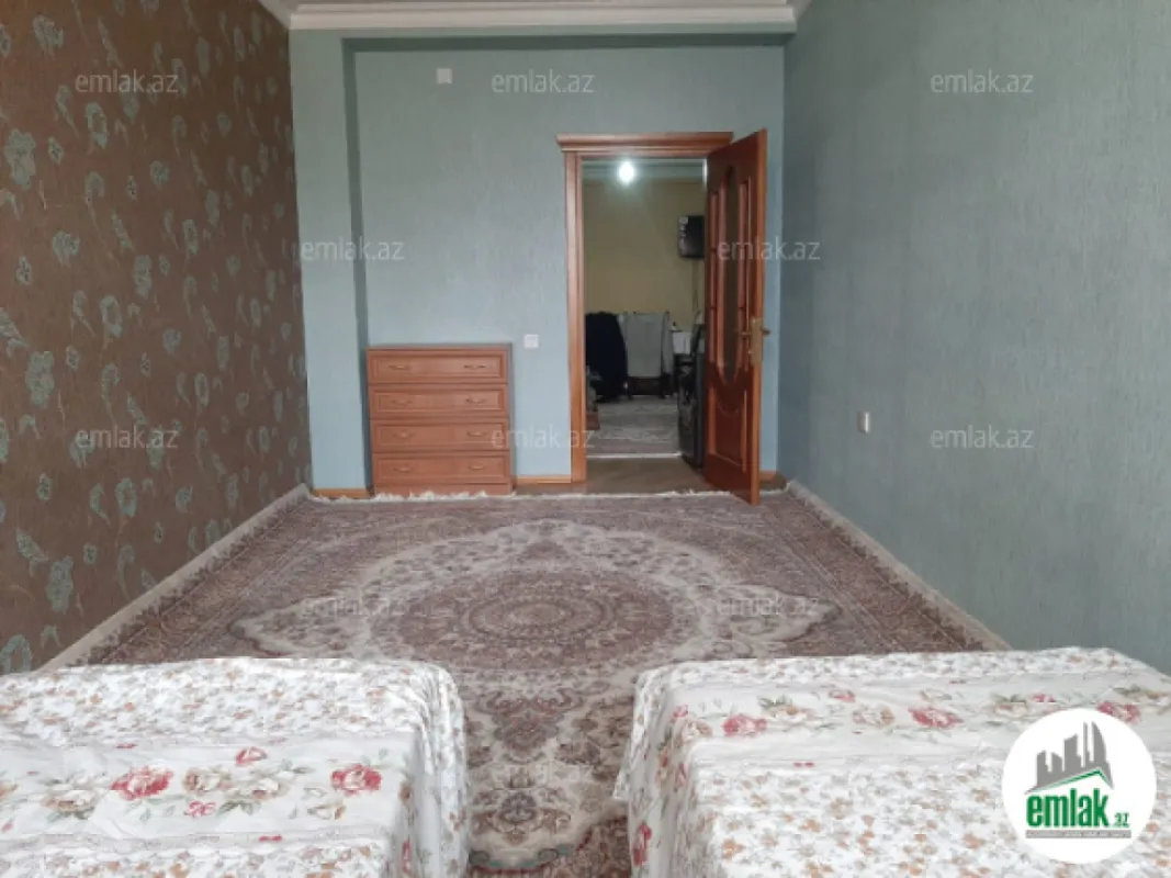 Satılır 4 otaqlı köhnə tikili 150 m²