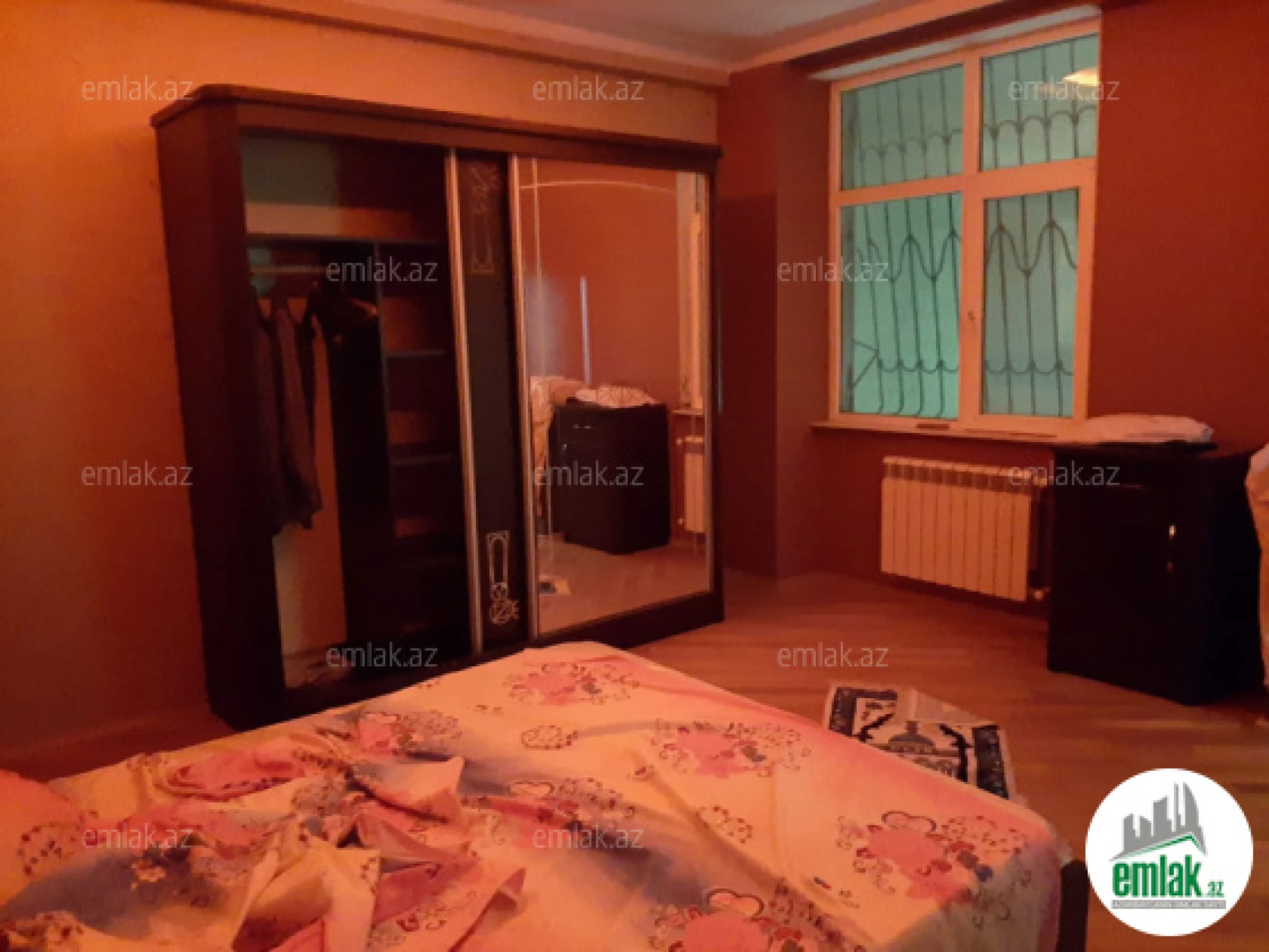 Satılır 4 otaqlı köhnə tikili 150 m²