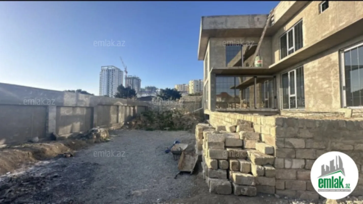 Satılır 7 otaqlı həyət evi 640 m²