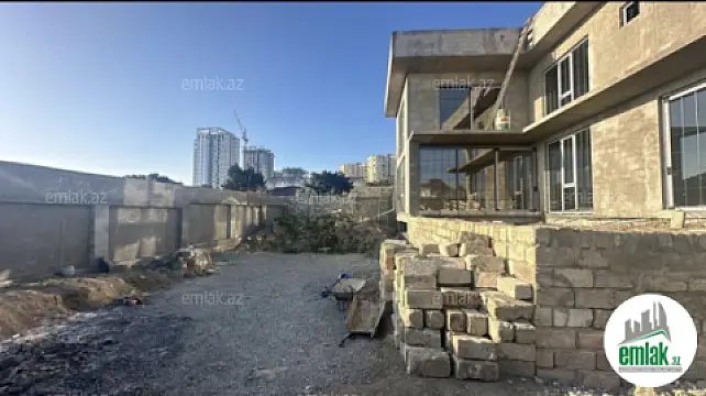 Satılır 7 otaqlı həyət evi 640 m²