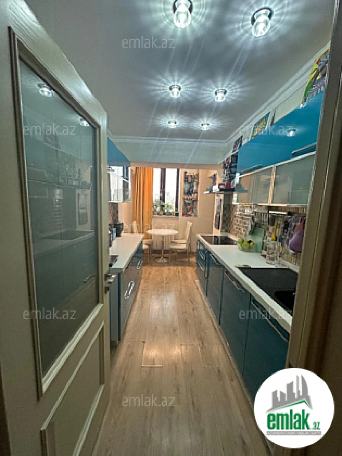 Satılır 2 otaqlı köhnə tikili 72 m²