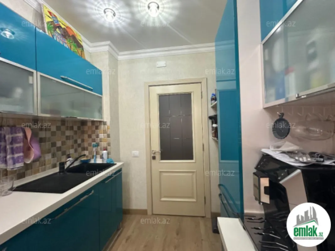 Satılır 2 otaqlı köhnə tikili 72 m²
