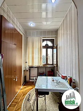 Satılır 3 otaqlı köhnə tikili 85 m²