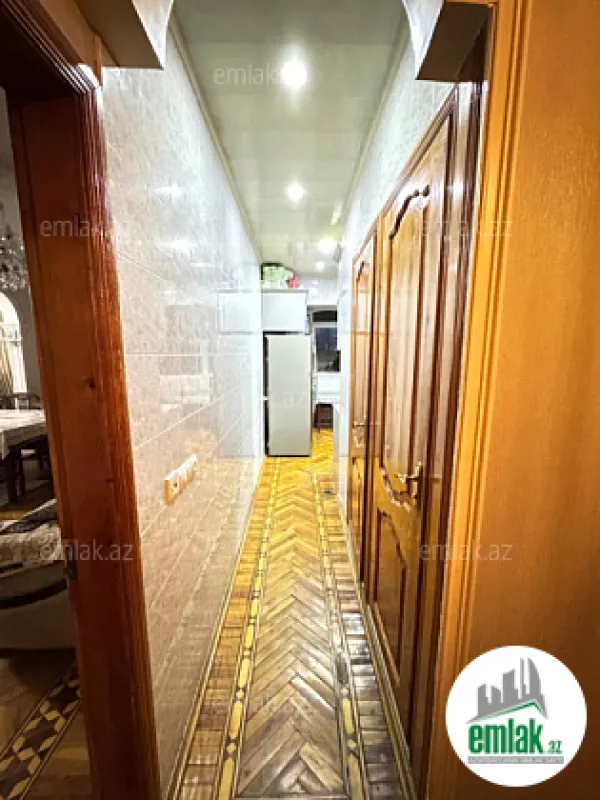 Satılır 5 otaqlı köhnə tikili 130 m²