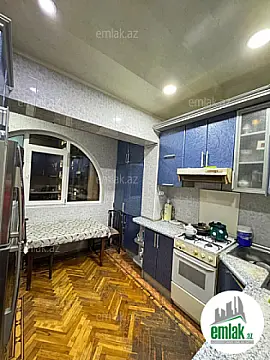Satılır 5 otaqlı köhnə tikili 130 m²