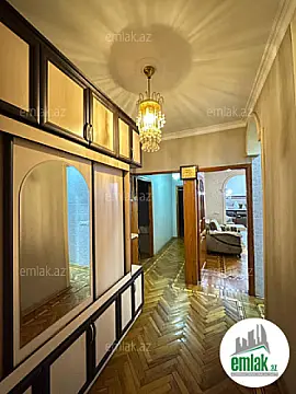 Satılır 5 otaqlı köhnə tikili 130 m²