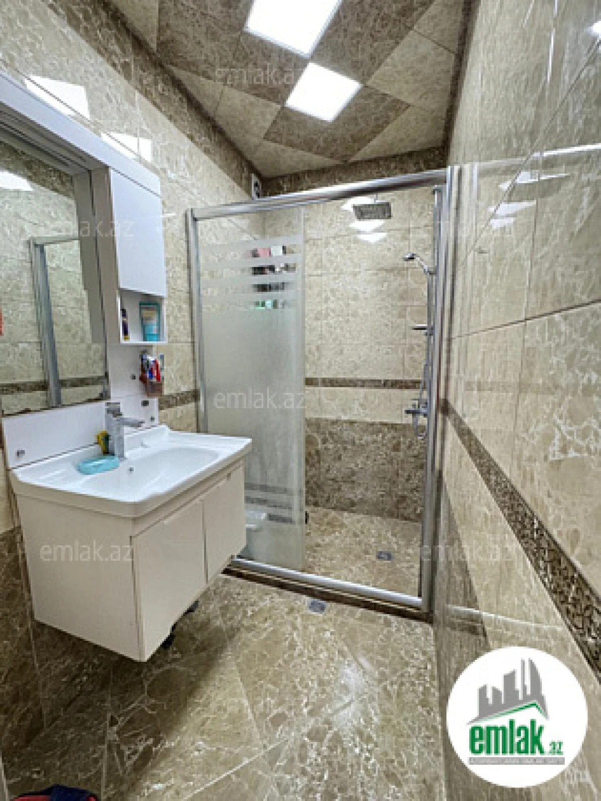 Satılır 5 otaqlı köhnə tikili 130 m²