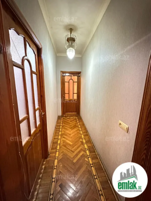 Satılır 5 otaqlı köhnə tikili 130 m²