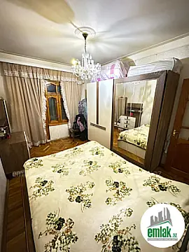 Satılır 5 otaqlı köhnə tikili 130 m²
