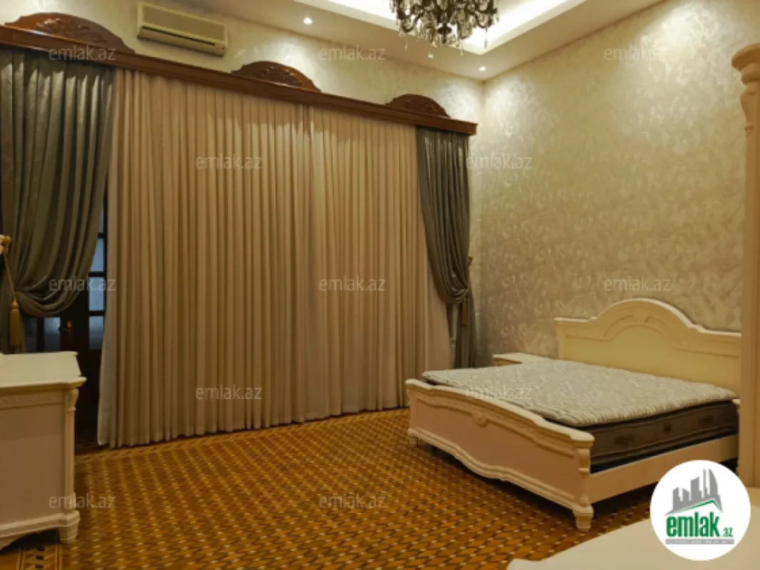 Satılır 5 otaqlı köhnə tikili 250 m²