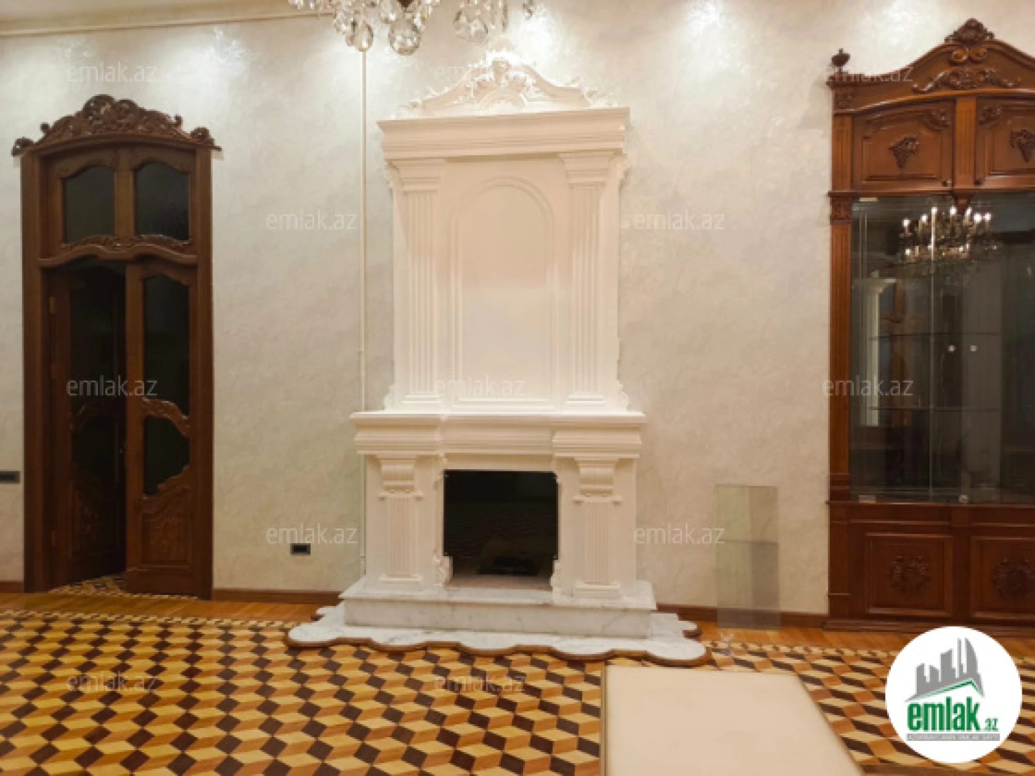 Satılır 5 otaqlı köhnə tikili 250 m²