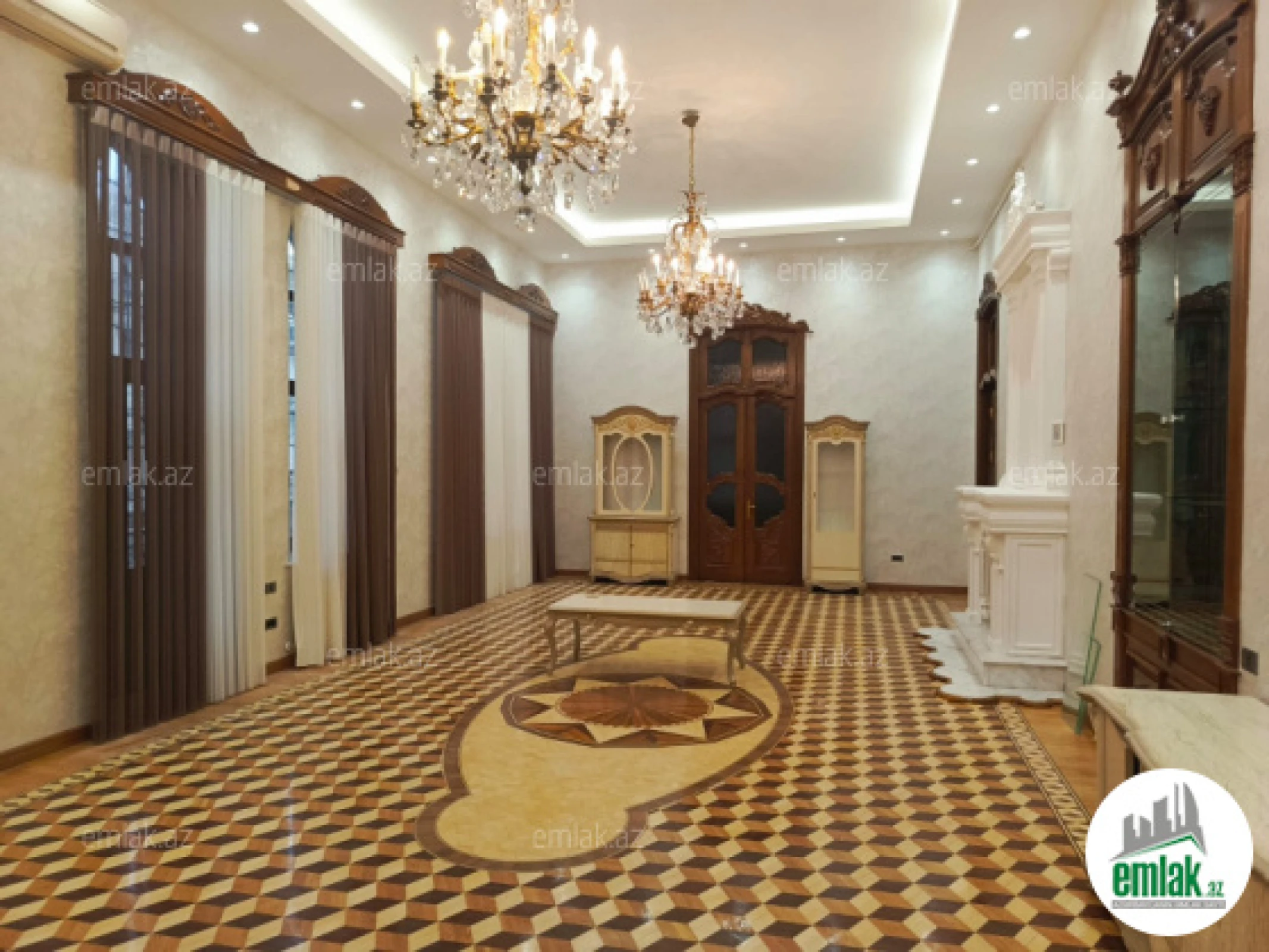 Satılır 5 otaqlı köhnə tikili 250 m²