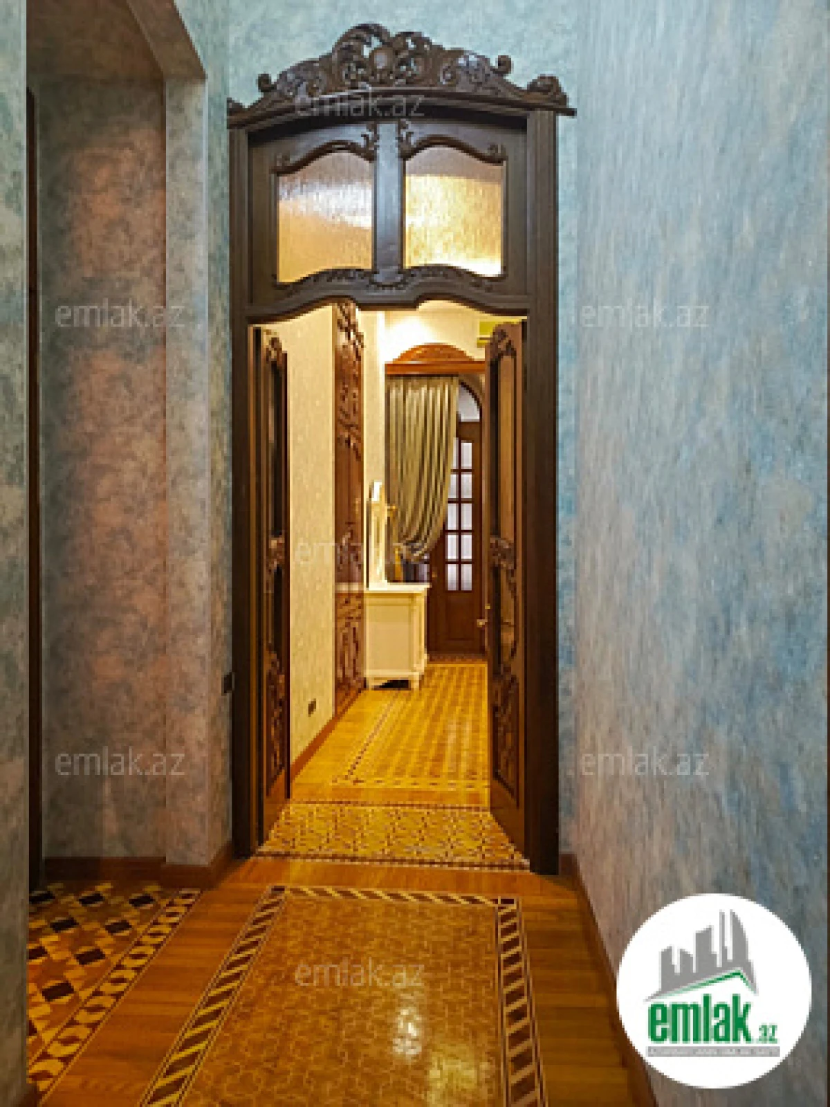 Satılır 5 otaqlı köhnə tikili 250 m²