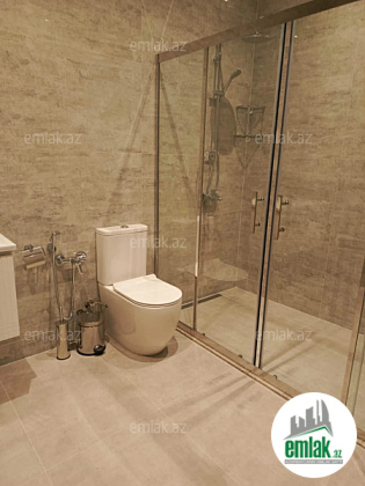 Satılır 5 otaqlı köhnə tikili 250 m²