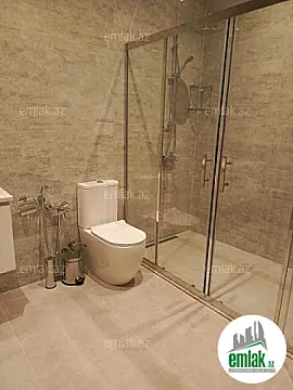 Satılır 5 otaqlı köhnə tikili 250 m²