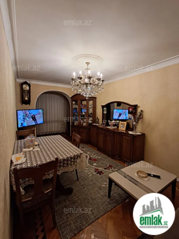 Satılır 3 otaqlı köhnə tikili 80 m²