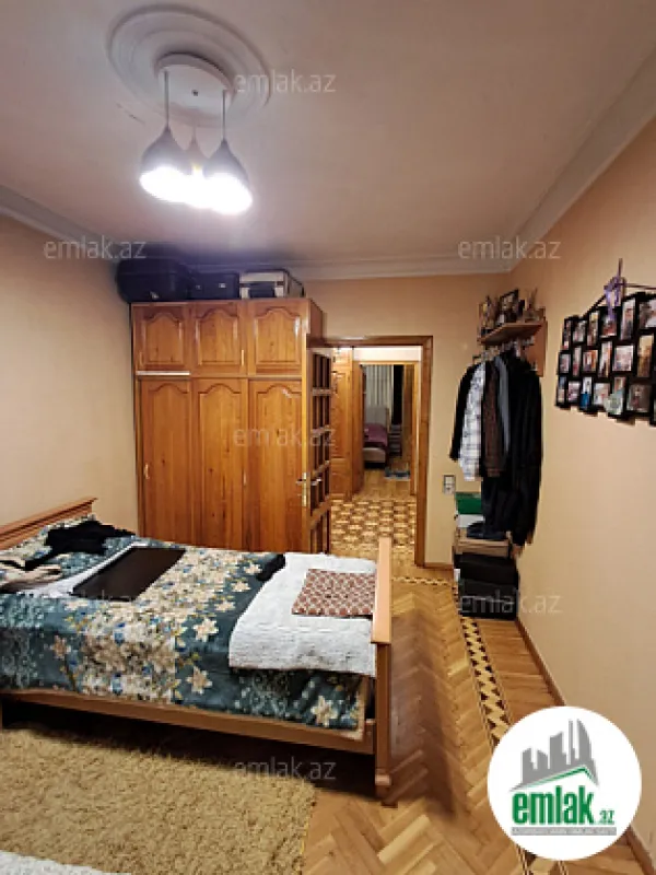 Satılır 3 otaqlı köhnə tikili 80 m²