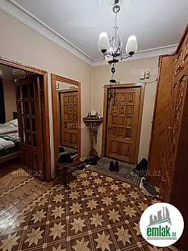 Satılır 3 otaqlı köhnə tikili 80 m²